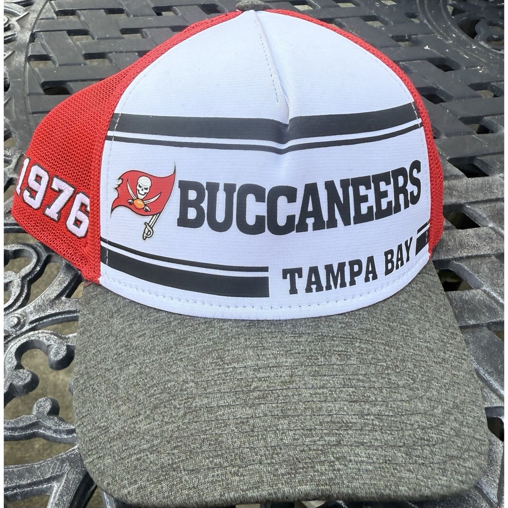 New Era 39Thirty Tampa Bay Buccaneers 1976 Logo Fitted Hat Size Large/X-Large